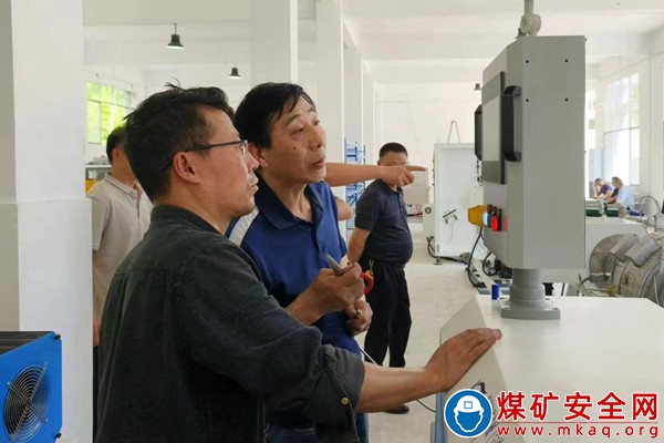 川煤物產四川瑞茂公司PVC管項目生產設備調試成功