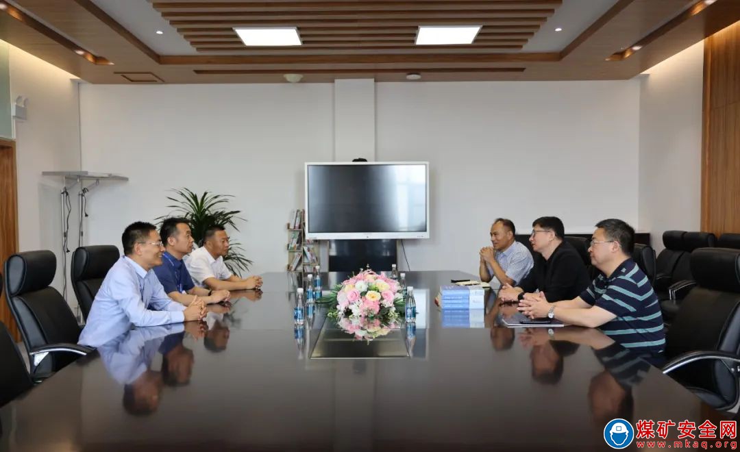 江蘇淮陰發電有限責任公司副總經理劉中祥一行到陜西中能煤田有限公司走訪交流