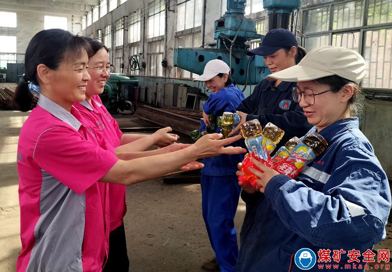 朱莊煤礦工會：安全宣傳進崗位  彈奏“安全生產月”最強音
