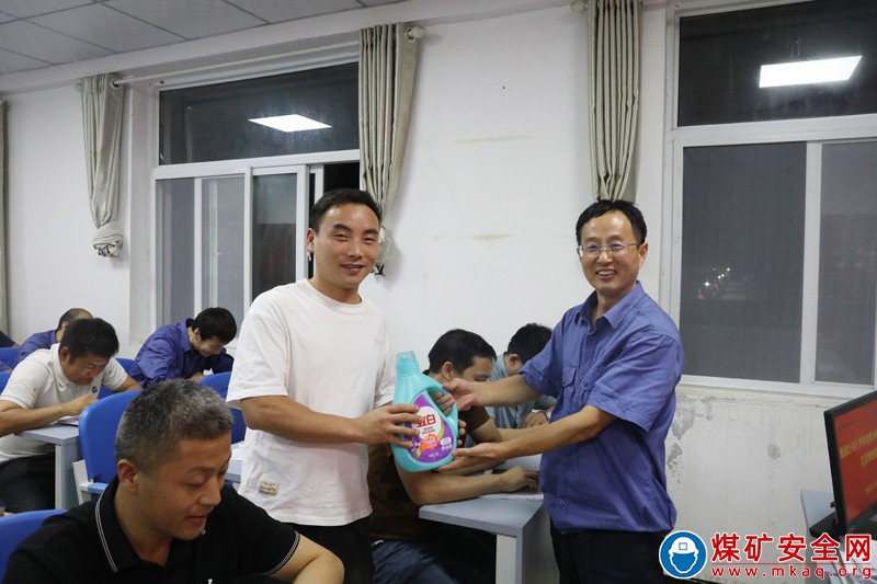 招賢礦業：黨的二十屆三中全會精神及集團公司上半年經營分析會議精神宣講到班前