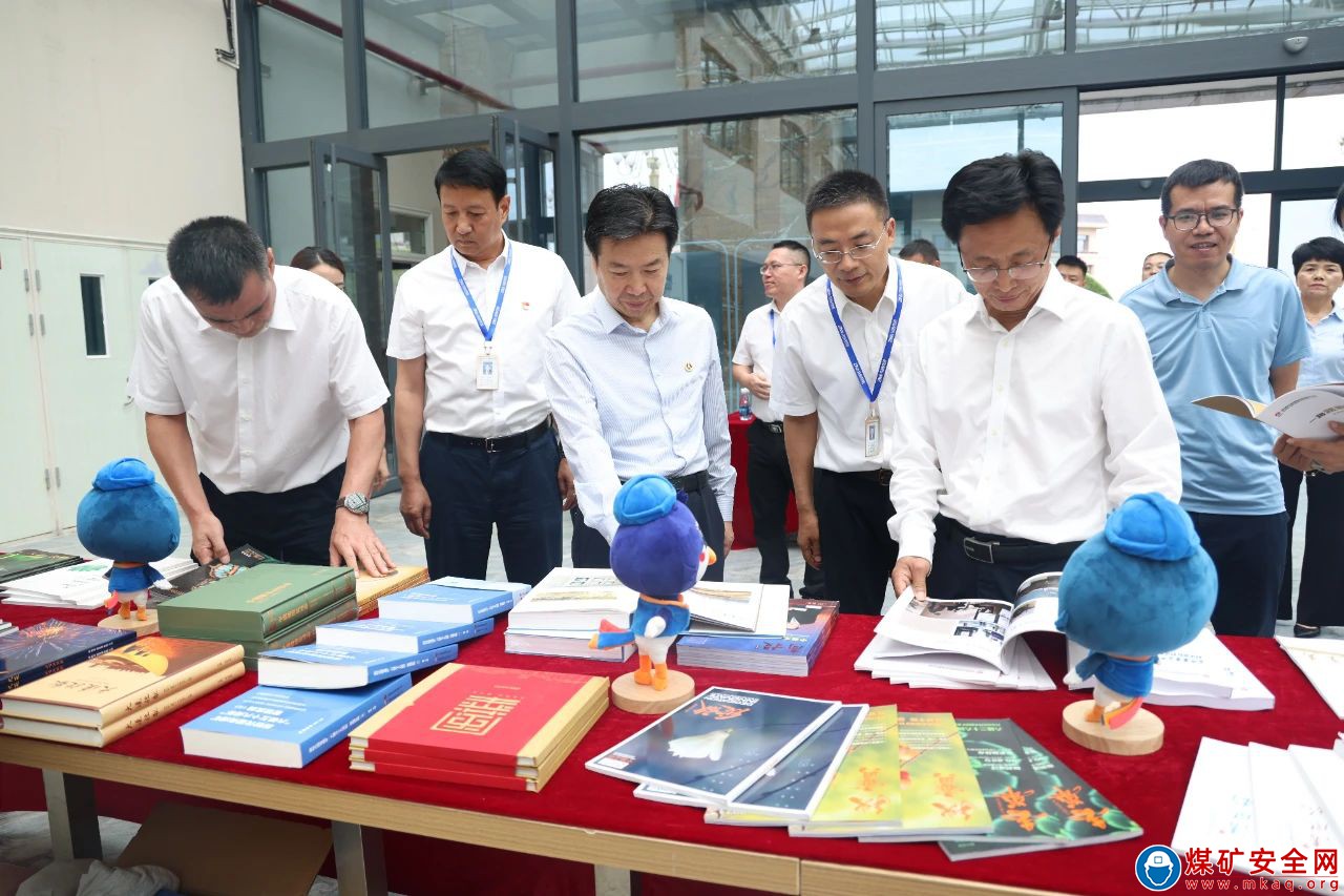 中國能源化學地質工會副主席、分黨組成員賈海濤一行到中能煤田公司調研
