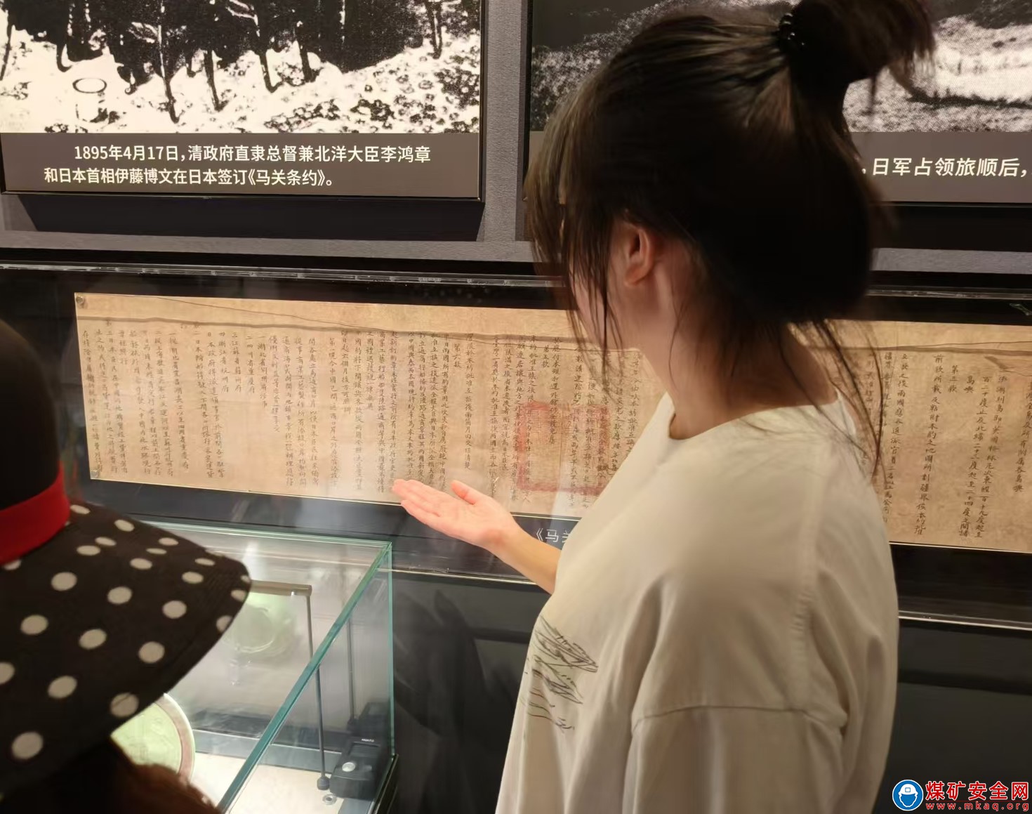 經濟管理學院“踏紅程鑄紅魂”實踐團參加九一八歷史博物館紅色故事宣傳活動