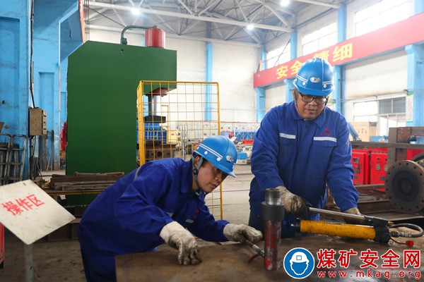 陜煤銅川礦業玉華煤礦：創新一項專用工具 發揮檢修提效“大作用”