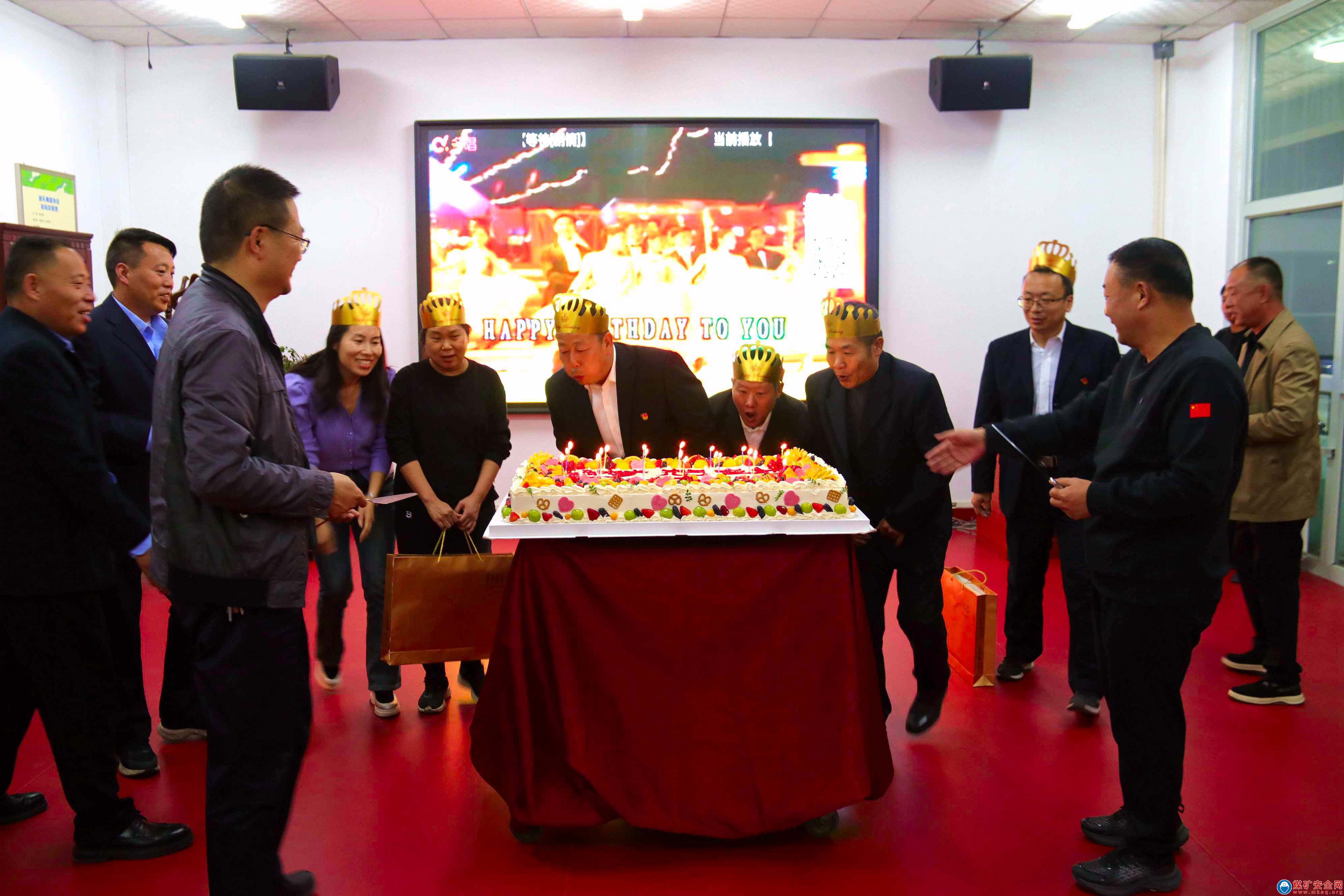  河南能源大煤溝煤礦：集體生日會 溫馨又暖心