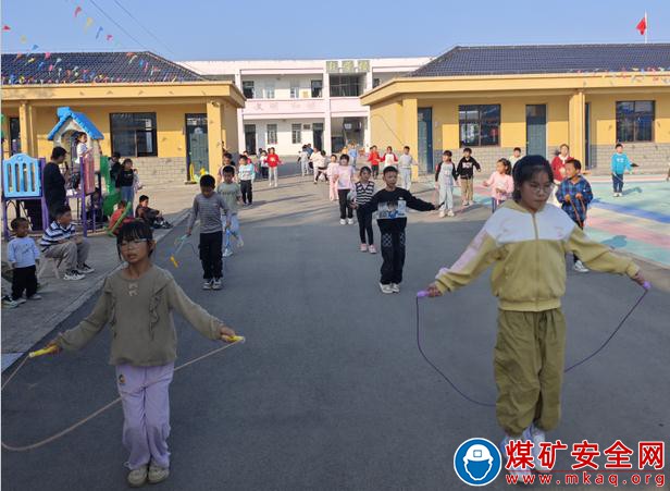 安徽廬江：郭河鎮粉坊小學舉辦小學生跳繩比賽活動