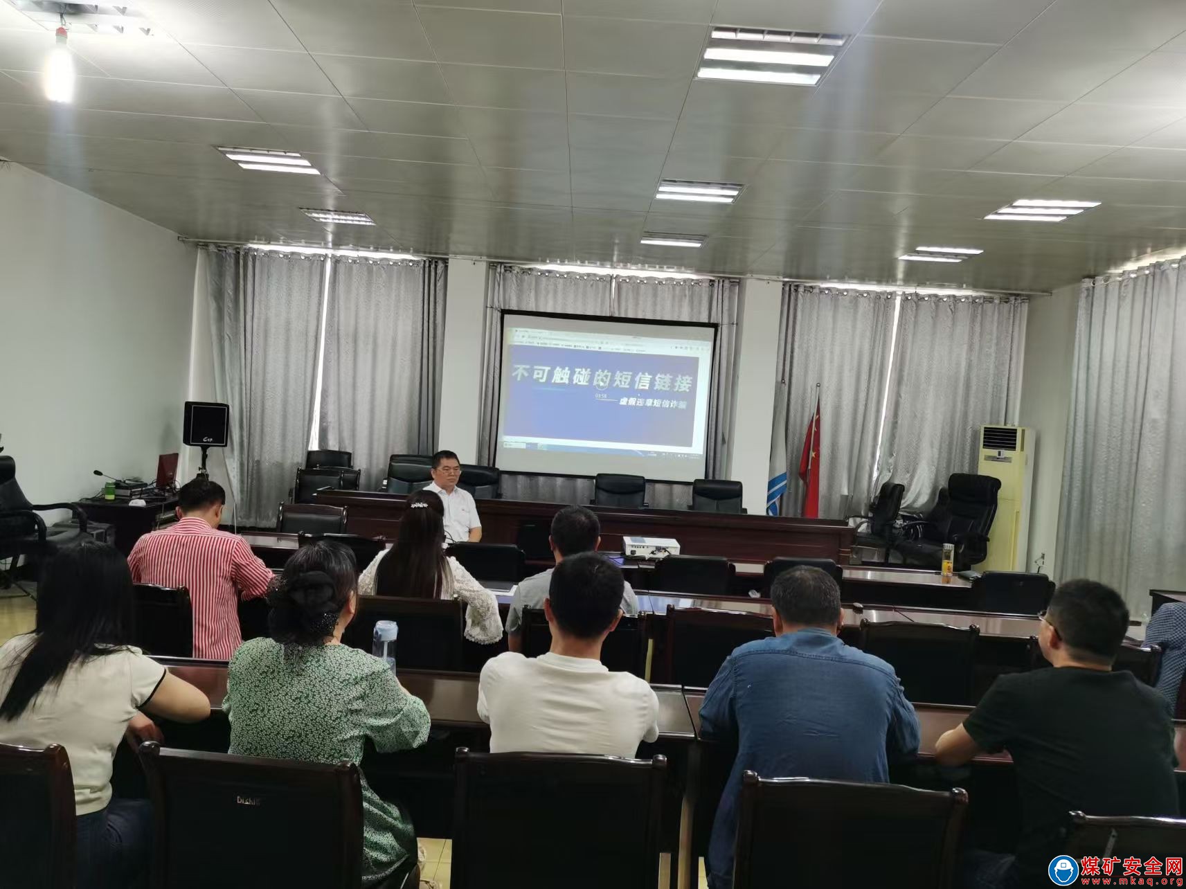 川煤集團華榮能源廣元信息分公司開展防范電信網絡詐騙宣傳活動