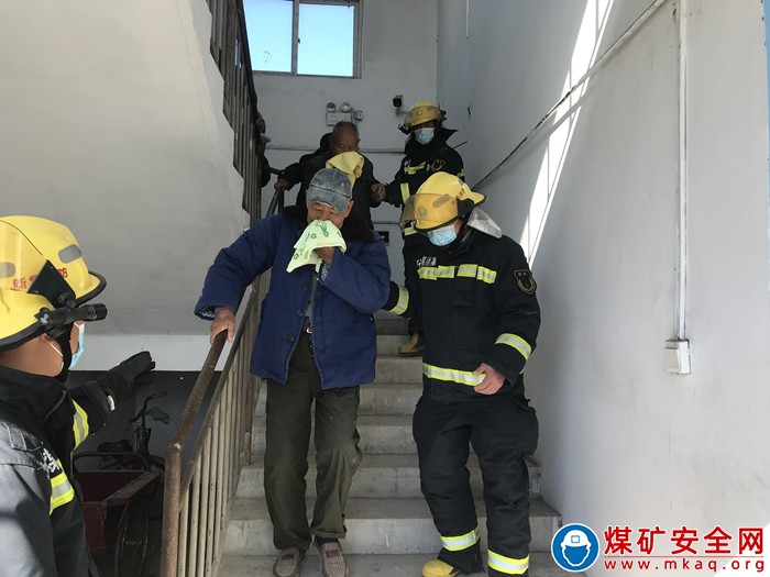 中煤新集公司救護大隊：敬老行動-開展滅火疏散逃生演練