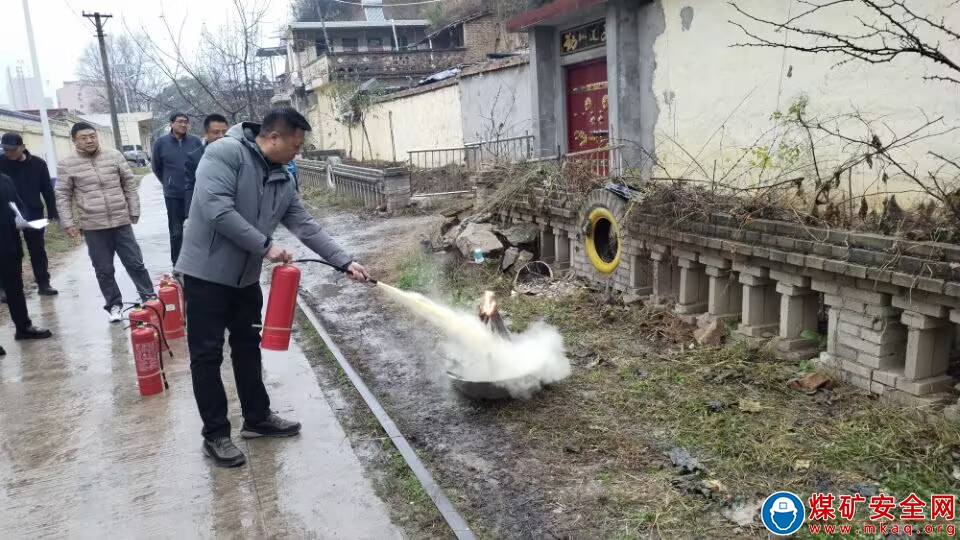 銅川華遠項目部銅川分部管理中心：消防演練強意識，安全防線筑心間
