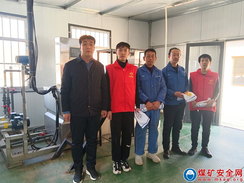 山西焦煤霍州煤電辛置礦青年志愿者在桃溝開展“強化標準意識 現場動態達標”主題活動