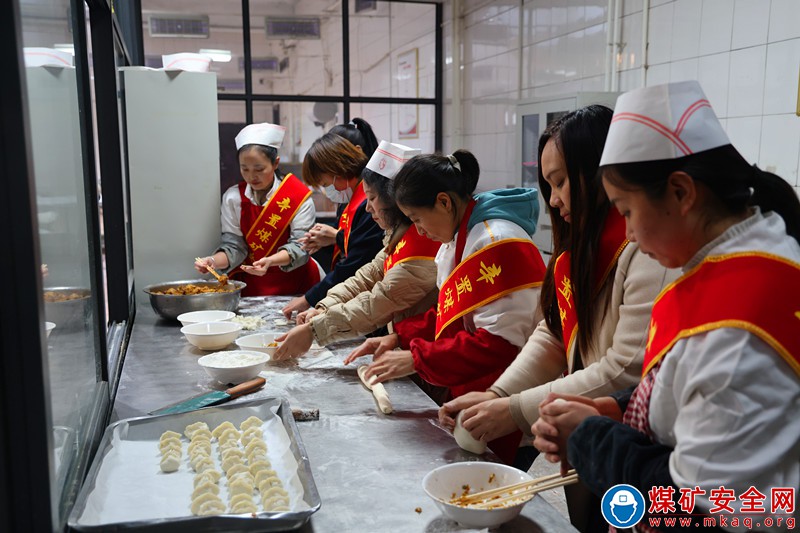 山西焦煤霍州煤電辛置礦舉辦“冬至餃子香，暖暖姐妹情”包餃子活動