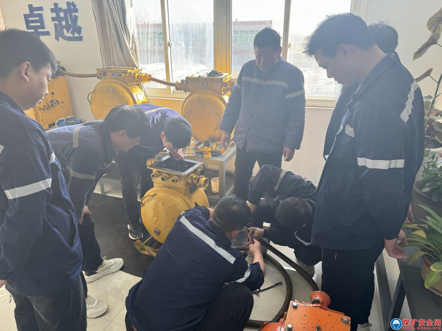 趙固一礦大工匠創新工作室組織開展電工實操培訓，助力技能提升