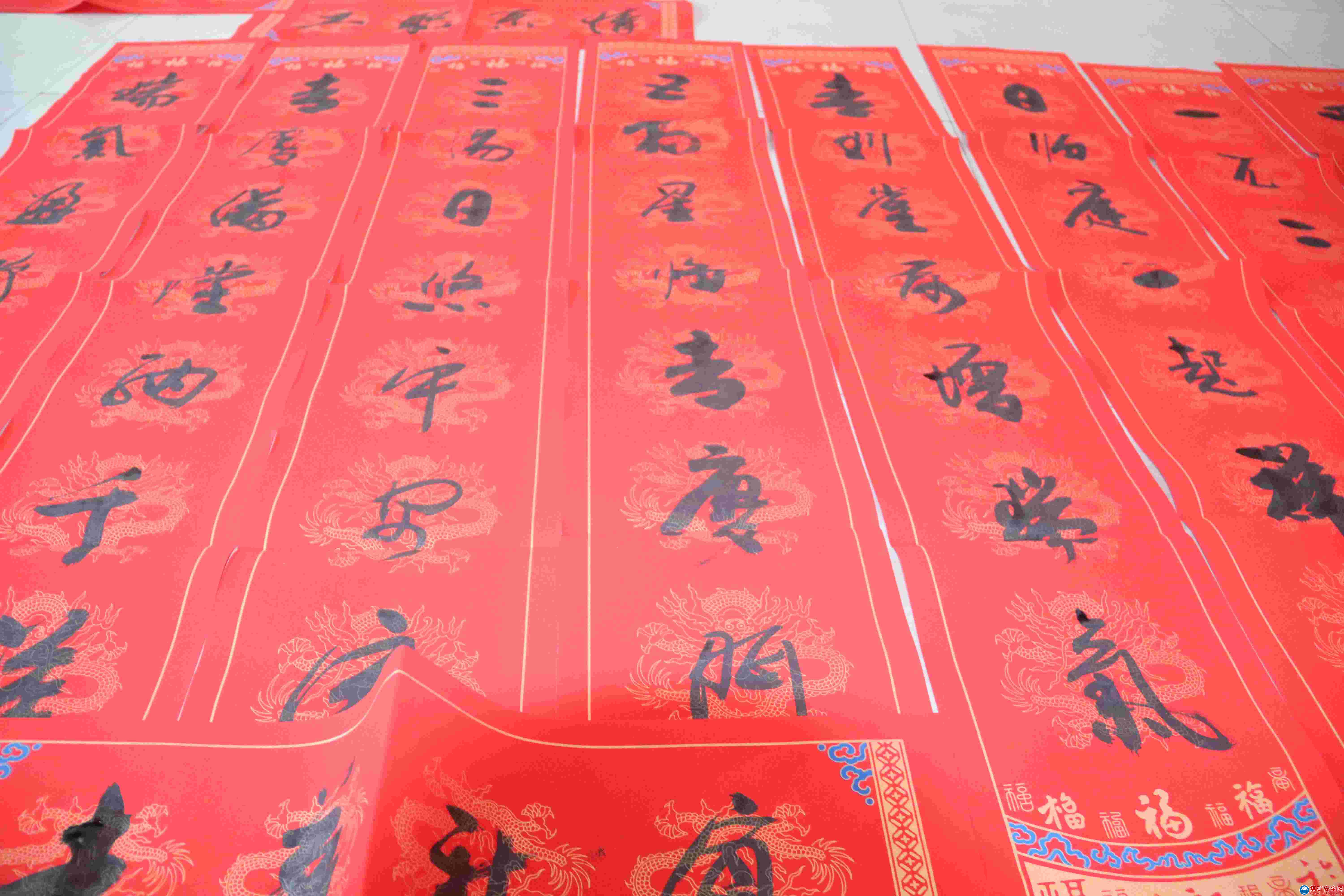 潞陽瑞龍煤業公司：翰墨飄香迎新年 手書春聯送祝福