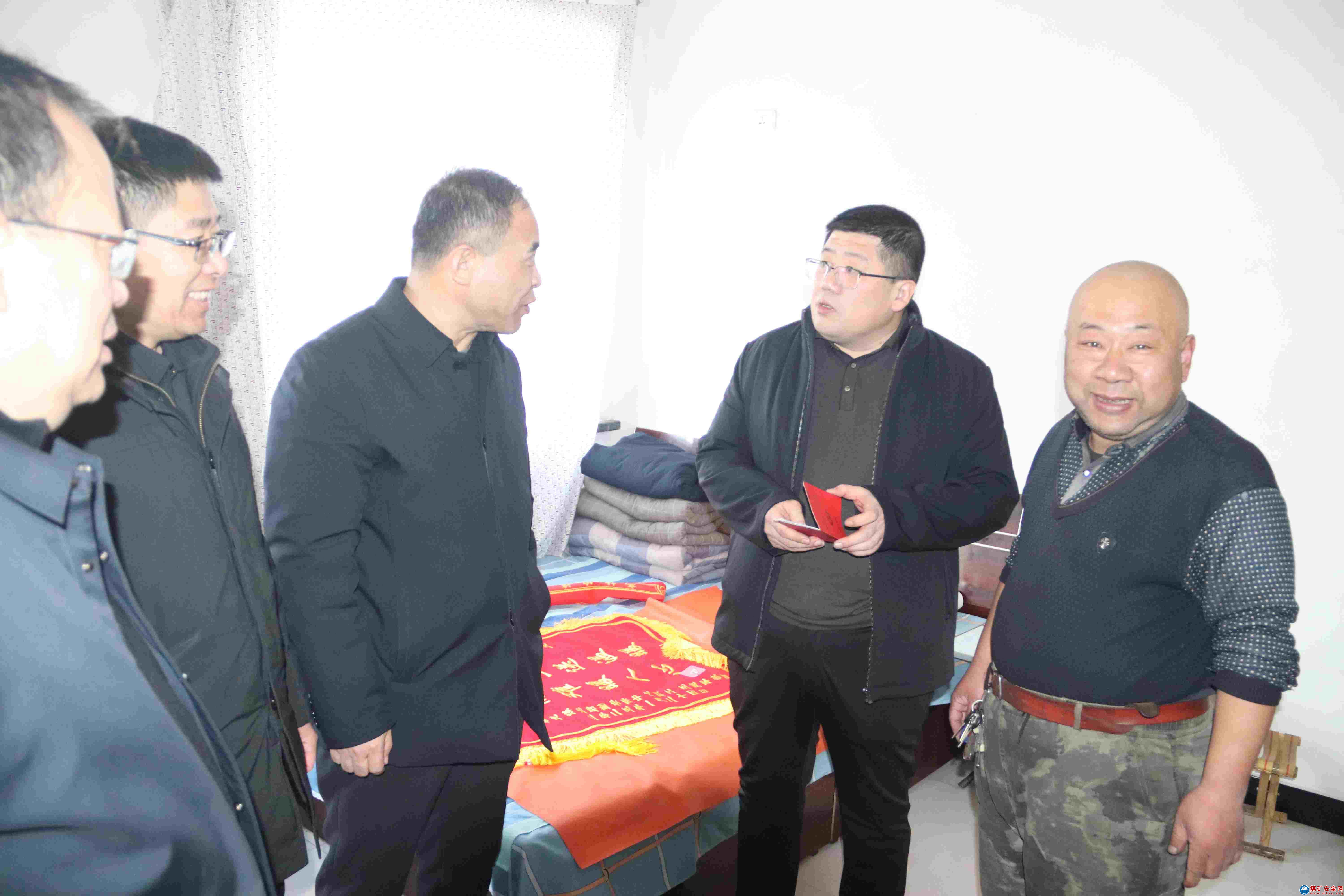 潞陽公司副總經理常宏慰問瑞龍煤業困難職工