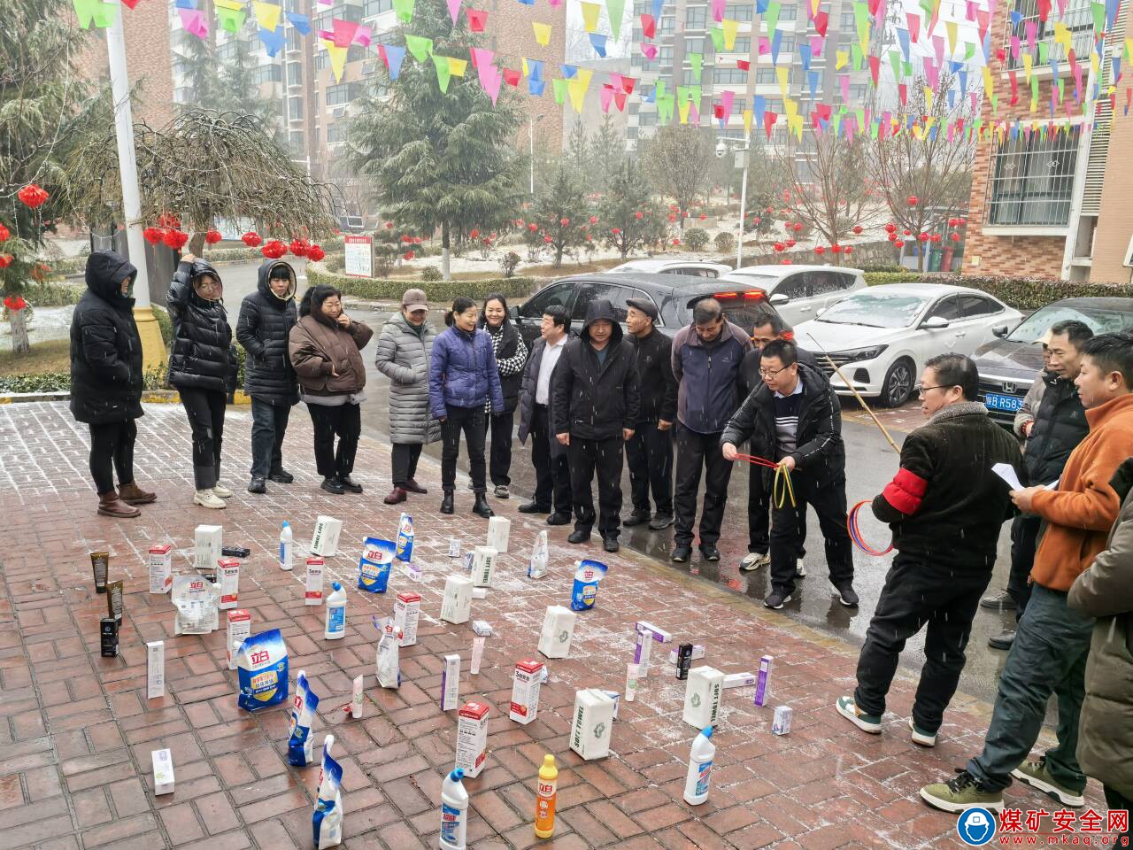 銅川華遠王家河中心：舉辦“迎新春”趣味套圈活動