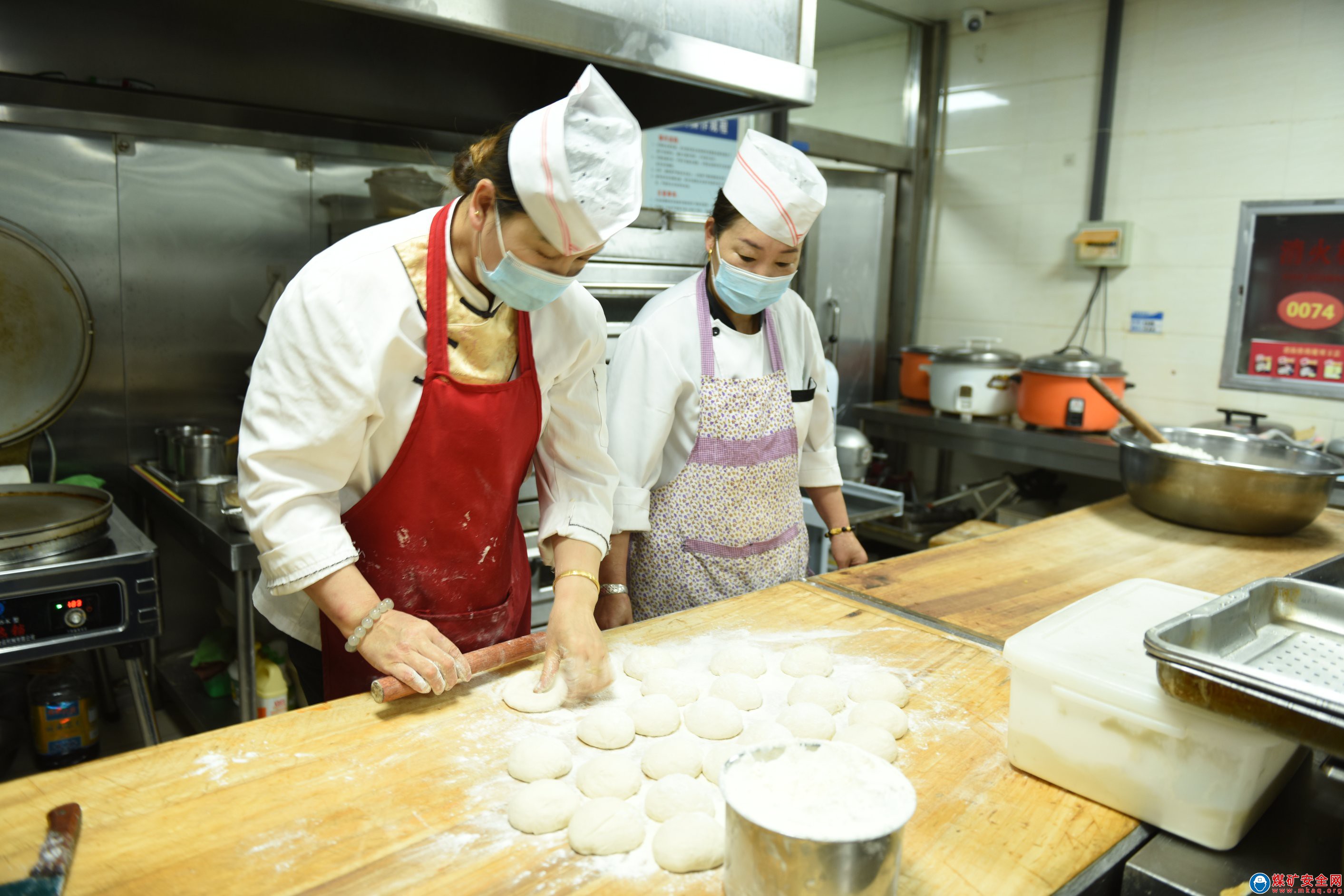 麻家梁煤業公司：為員工辦“食”事的女工們
