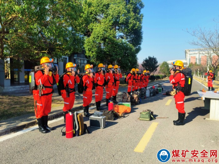 中煤新集公司救護大隊：苦練救援技能，提升救援本領