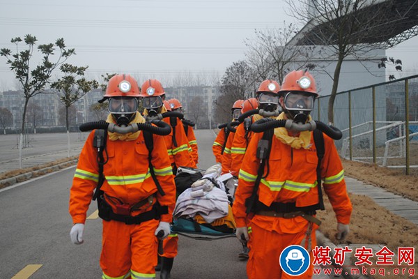 救護大隊：開展萬米耐力拉練