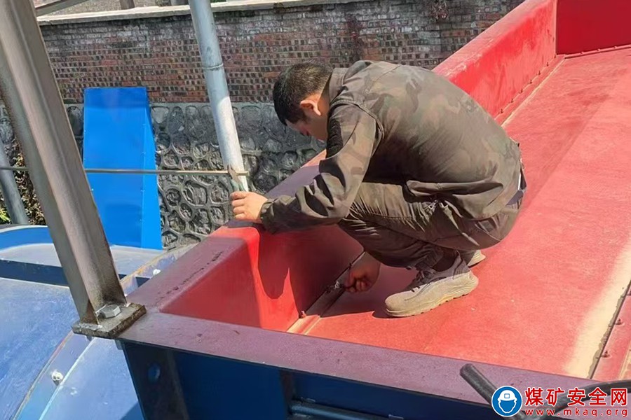 平凡崗位鑄就非凡人生——記魯班山北礦機修隊電工班長黃偉